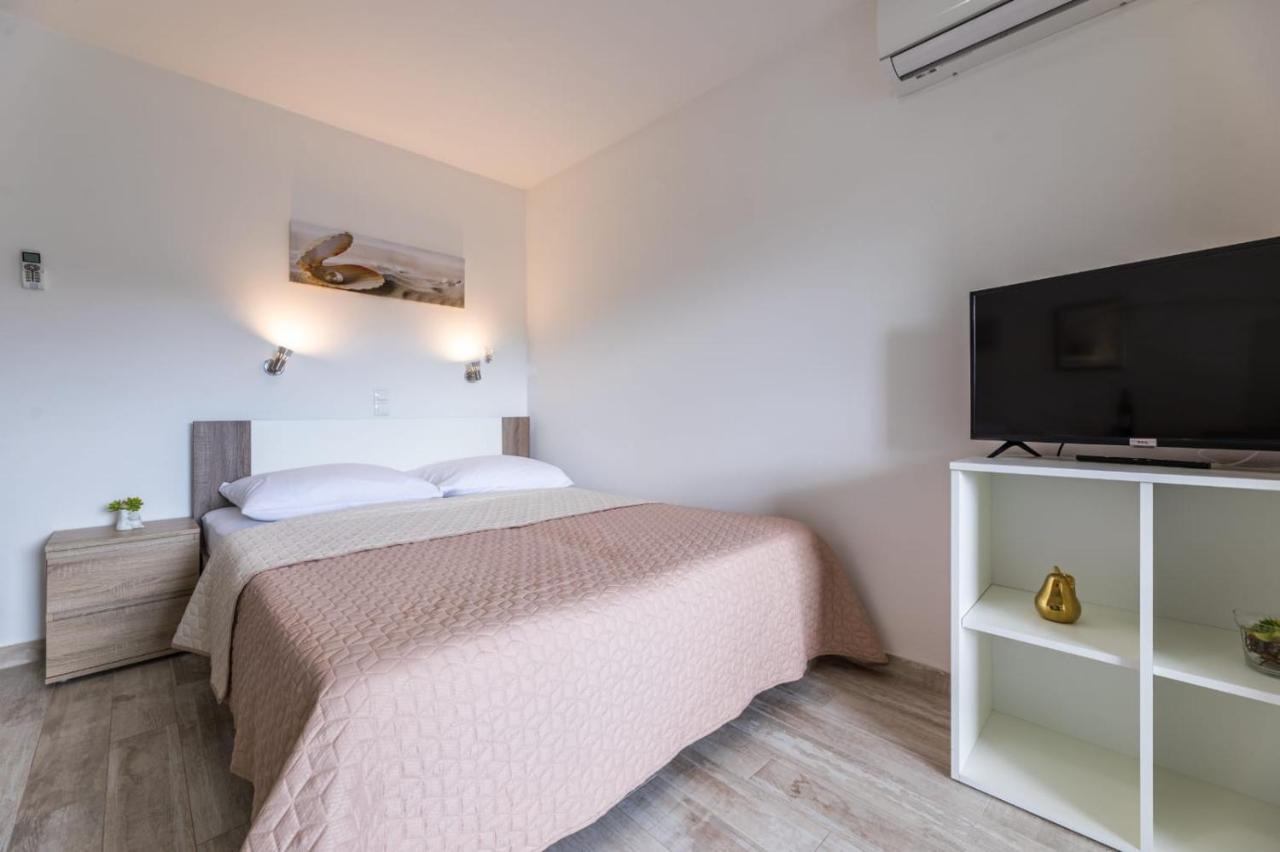 Apartments Augustinovic Baska  Exterior photo